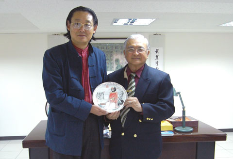 2008年3月5日与团长胡兴超摄于日月潭